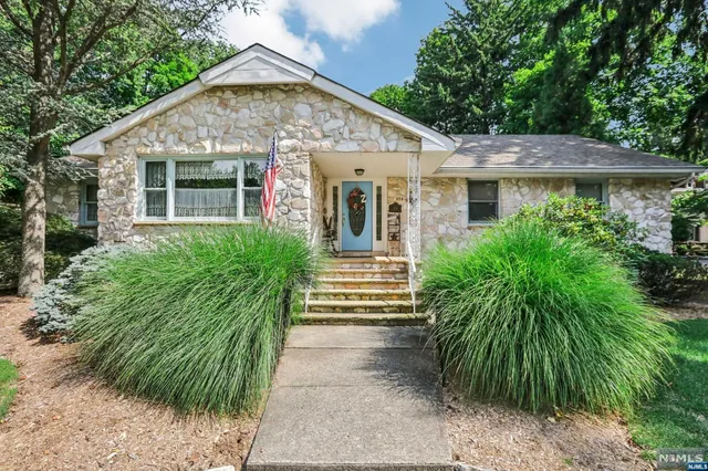 $898,000 | 374 Cedar Hill Avenue, Wyckoff, NJ 07481