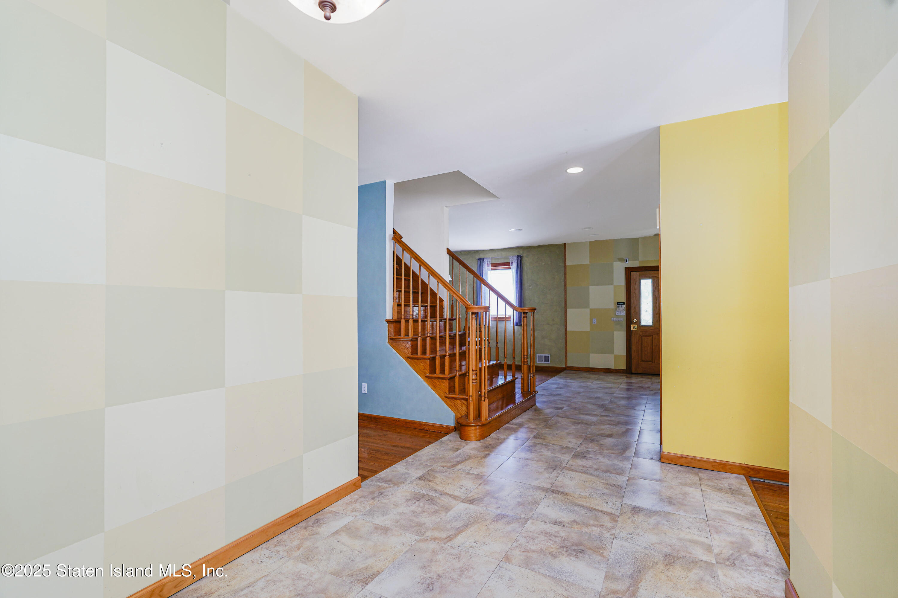 528 Rathbun Avenue Staten Island, NY 10312 - Photo 3 of 50 3