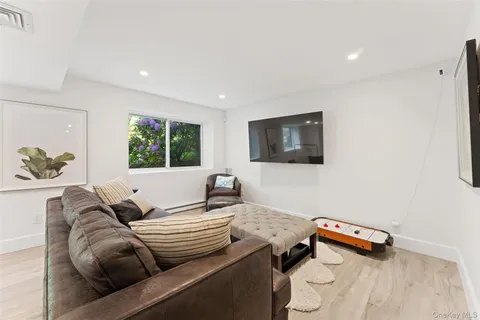 $3,295,000 | 12 Kolbert Drive, Scarsdale, NY 10583