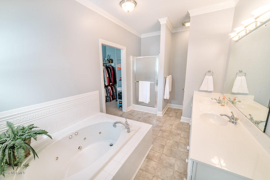 464 Huntingridge Road Greenville, NC 27834 - Photo 11 of 30 Master Bathroom
