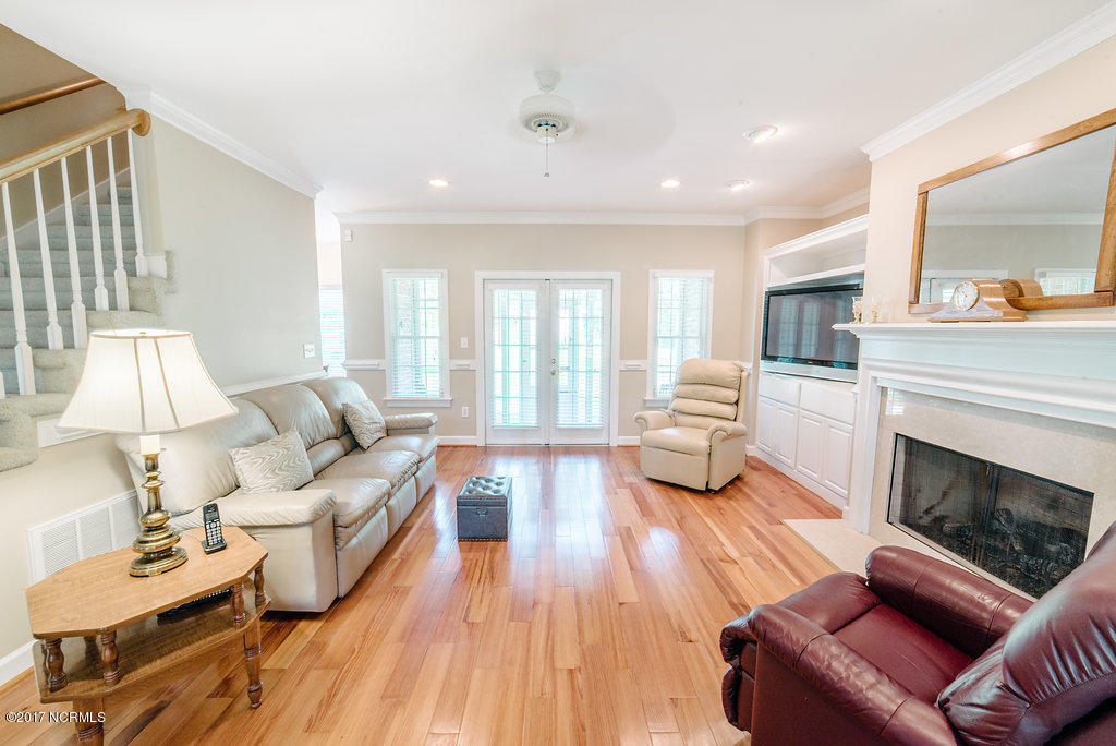 464 Huntingridge Road Greenville, NC 27834 - Photo 4 of 30 Living Room w/ Fireplace