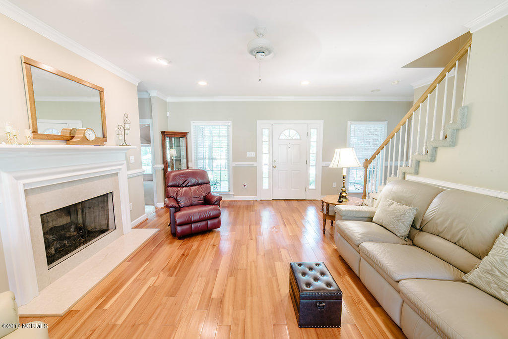 464 Huntingridge Road Greenville, NC 27834 - Photo 5 of 30 Living Room w/ Fireplace