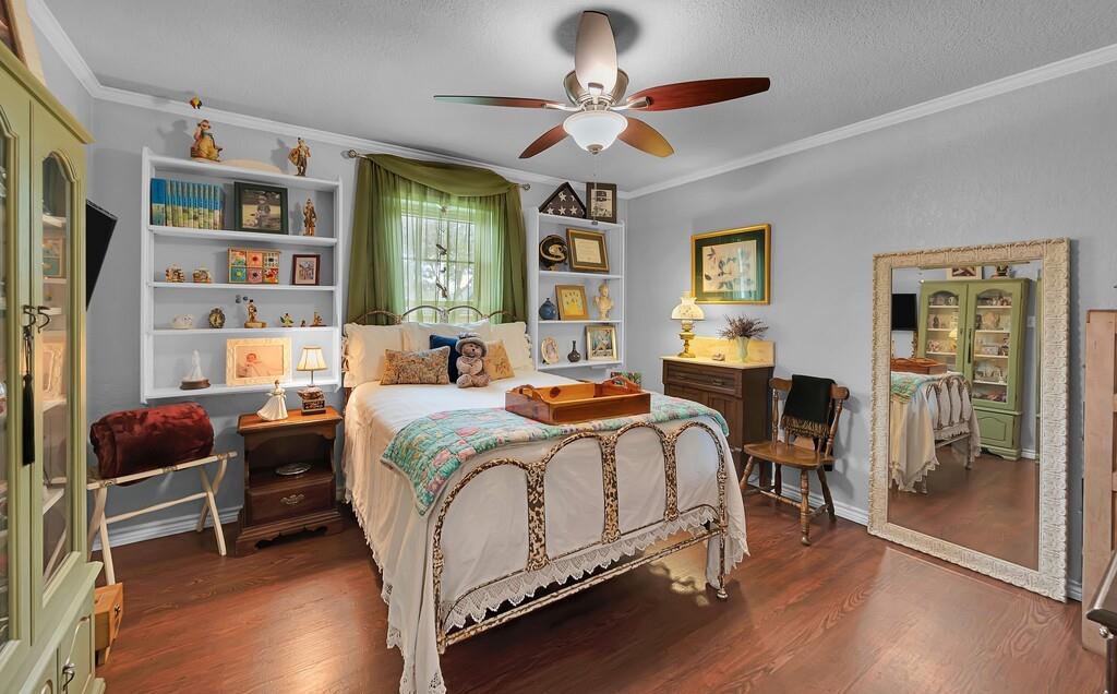 1065 Dendron Drive Hewitt, TX 76643 - Photo 21 of 32 a bedroom with a bed and a chandelier