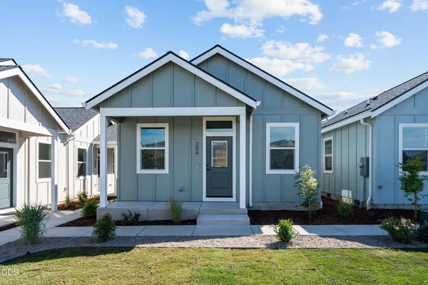 $325,000 | 204 Gangnes Drive, Talent, OR 97540