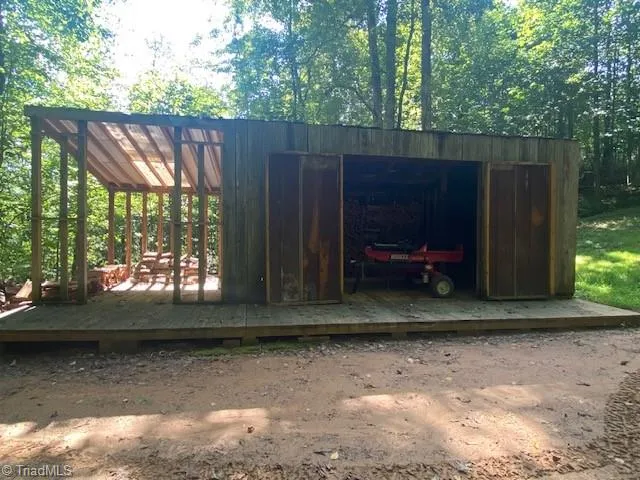 $1,400,000 | 3186 Silas Creek Road, Lansing, NC 28643