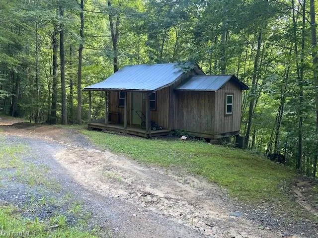 $1,400,000 | 3186 Silas Creek Road, Lansing, NC 28643