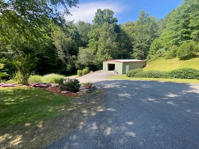 $1,400,000 | 3186 Silas Creek Road, Lansing, NC 28643