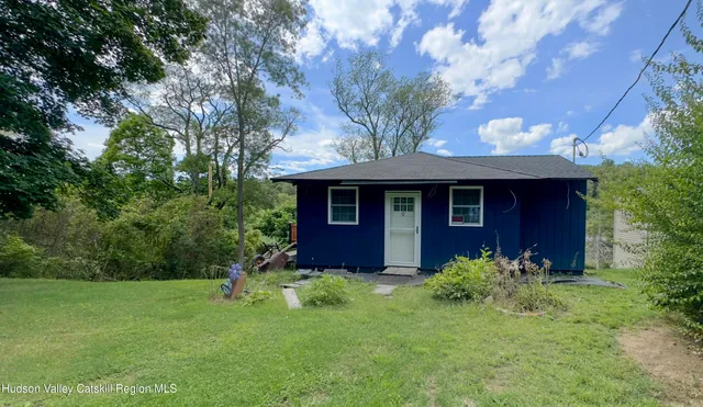 a view of a house with a yard