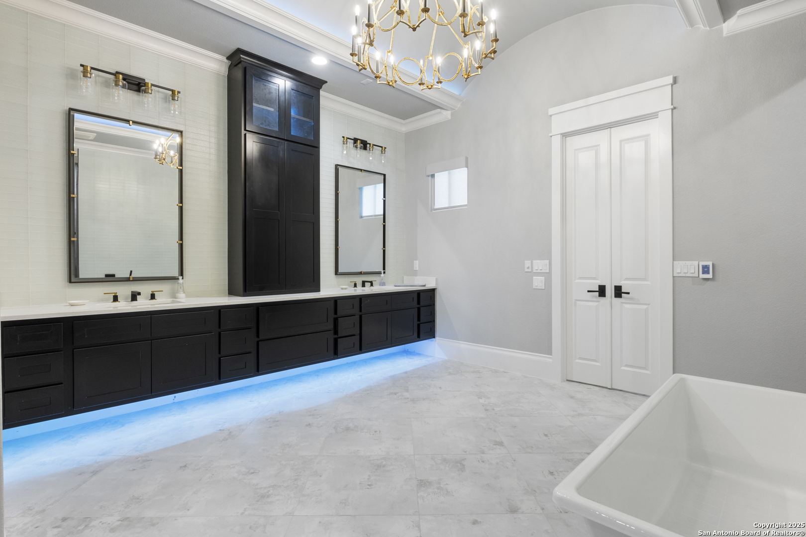 5971 Colin Ridge New Braunfels, TX 78132 - Photo 24 of 52 a bathroom with a bathtub sink and mirror