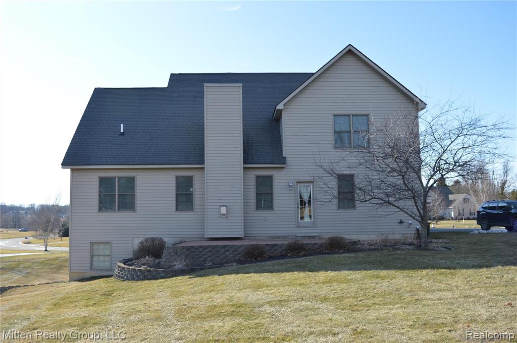 2147 Ridgewood Drive Howell, MI 48843 - Photo 4 of 25