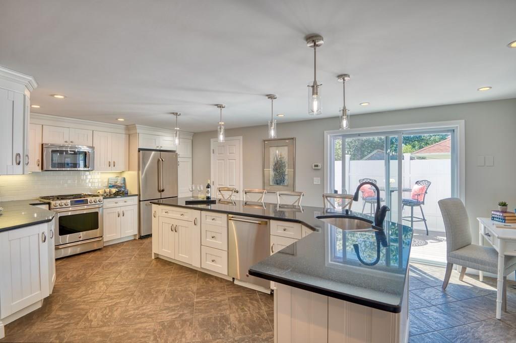 11 Post Island Road Quincy, MA 02169 - Photo 3 of 20 Gallery Image 3
