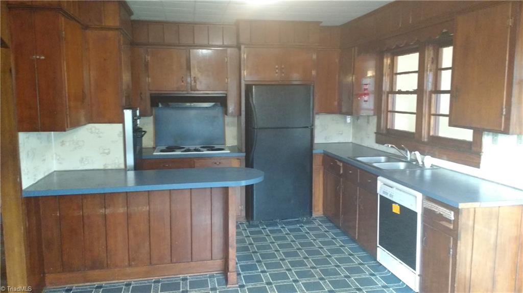 2881 Twin Oaks Road Elkin, NC 28621 - Photo 2 of 11 Gallery Image 2