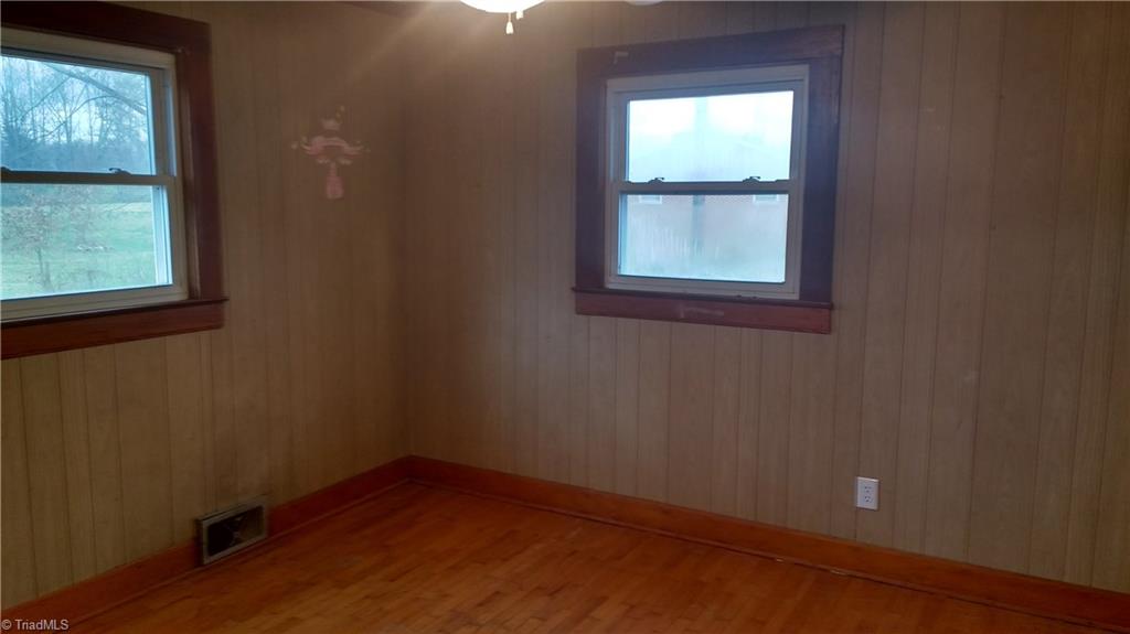 2881 Twin Oaks Road Elkin, NC 28621 - Photo 8 of 11 Gallery Image 8