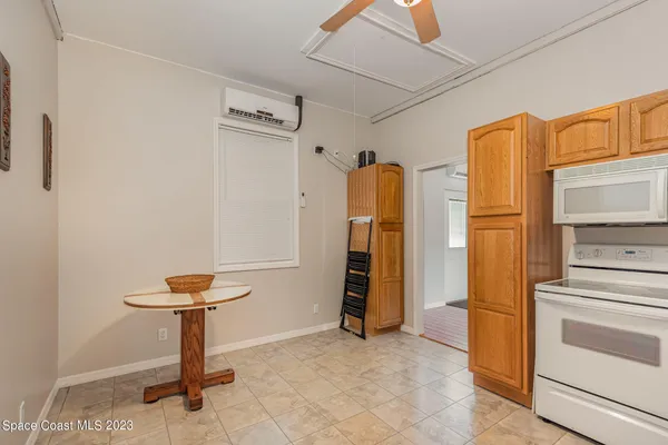 a view of a storage & utility room with washer and dryer