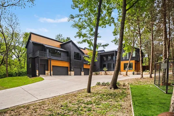 $1,949,000 | 511 South Bluegrove Road, Lancaster, TX 75146