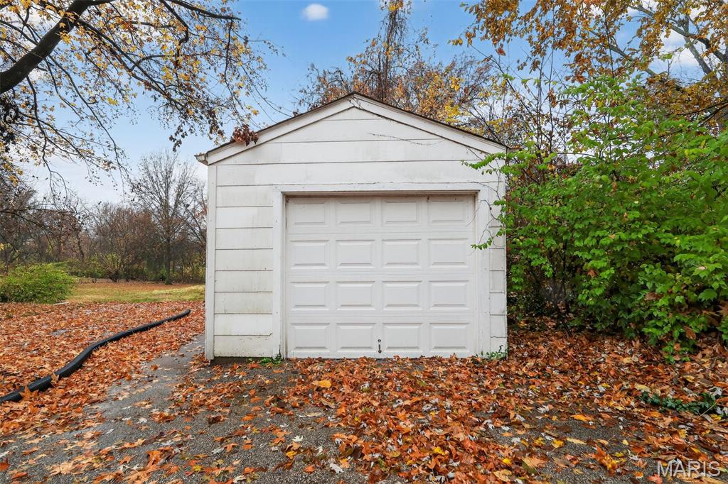 33 South Schlueter Avenue St. Louis, MO 63135 - Photo 26 of 32