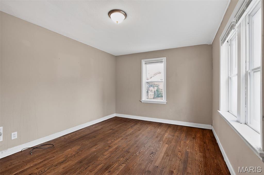 33 South Schlueter Avenue St. Louis, MO 63135 - Photo 6 of 32