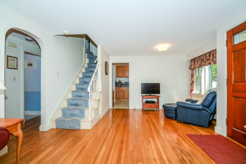33 Hillside Road Reading, MA 01867 - Photo 6 of 30 Gallery Image 6