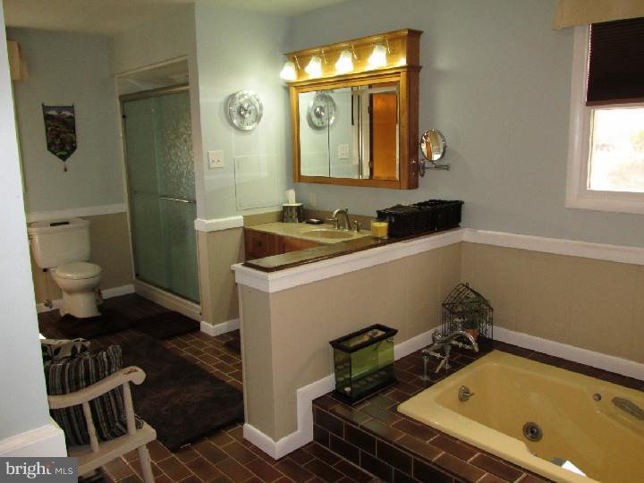23 Meadow Road Pennsville, NJ 08070 - Photo 17 of 25 Master Bathroom