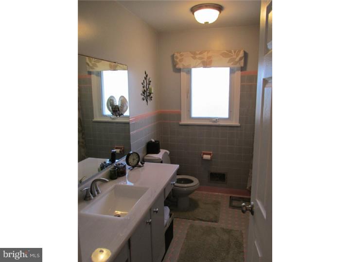 23 Meadow Road Pennsville, NJ 08070 - Photo 20 of 25 Bathroom