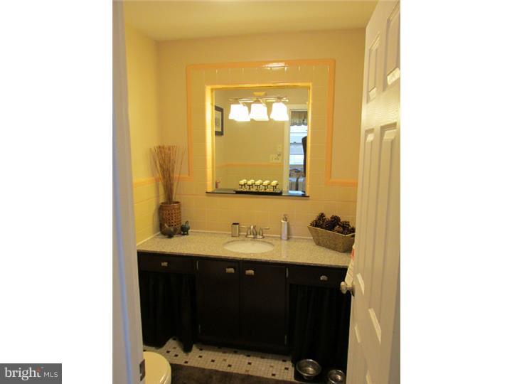 23 Meadow Road Pennsville, NJ 08070 - Photo 22 of 25 Half Bath