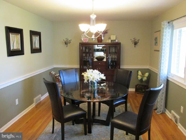 23 Meadow Road Pennsville, NJ 08070 - Photo 5 of 25 Dining Room