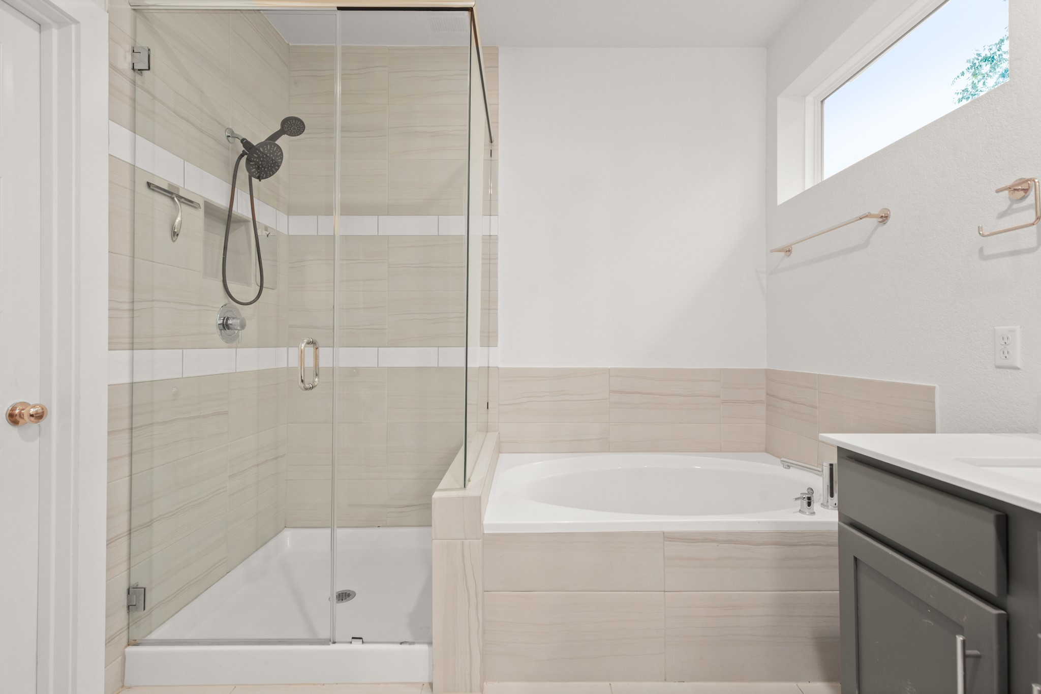 8922 Manchaca Road, Unit 701 Austin, TX 78748 - Photo 22 of 25 a bathroom with a bath tub with a shower
