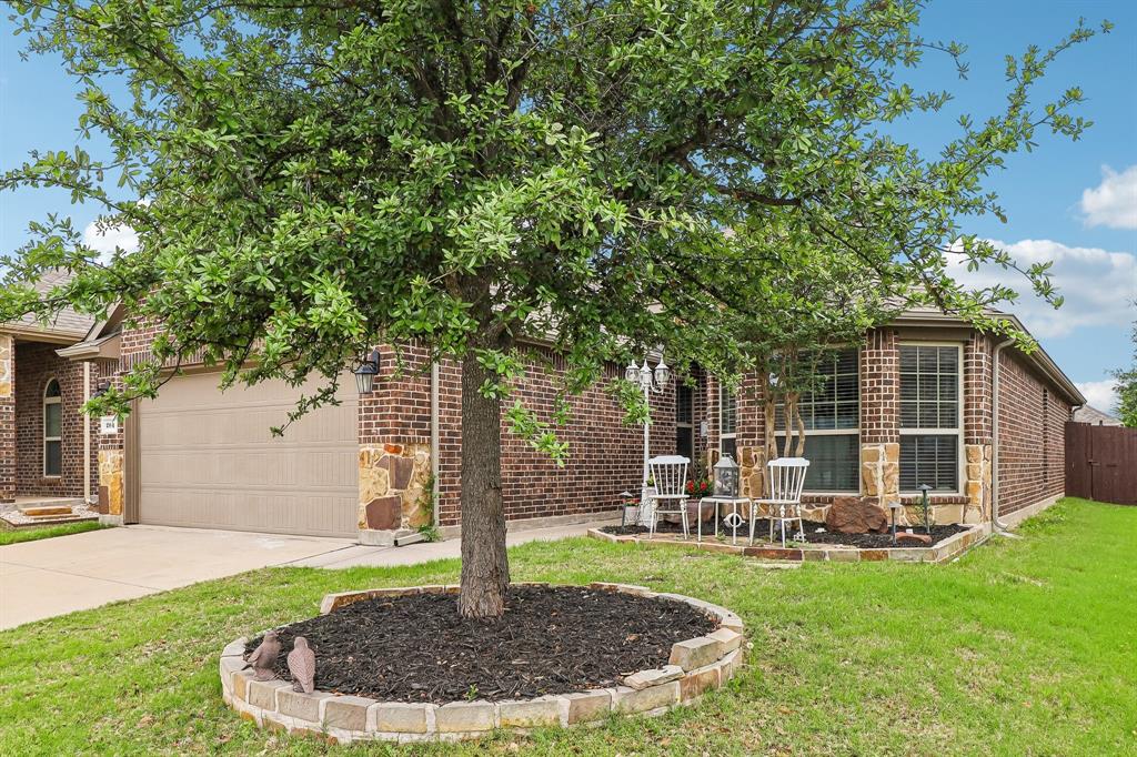 204 Rugby Lane McKinney, TX 75072 - Photo 2 of 34