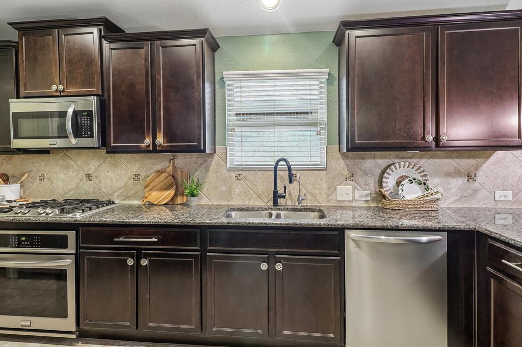 204 Rugby Lane McKinney, TX 75072 - Photo 9 of 34