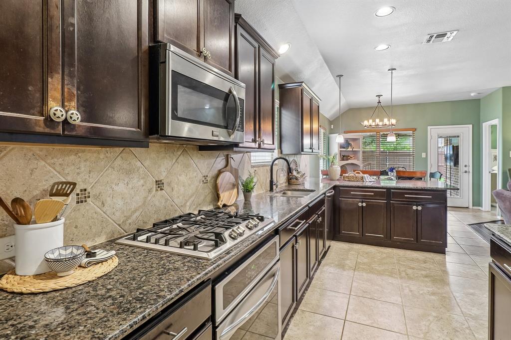 204 Rugby Lane McKinney, TX 75072 - Photo 10 of 34