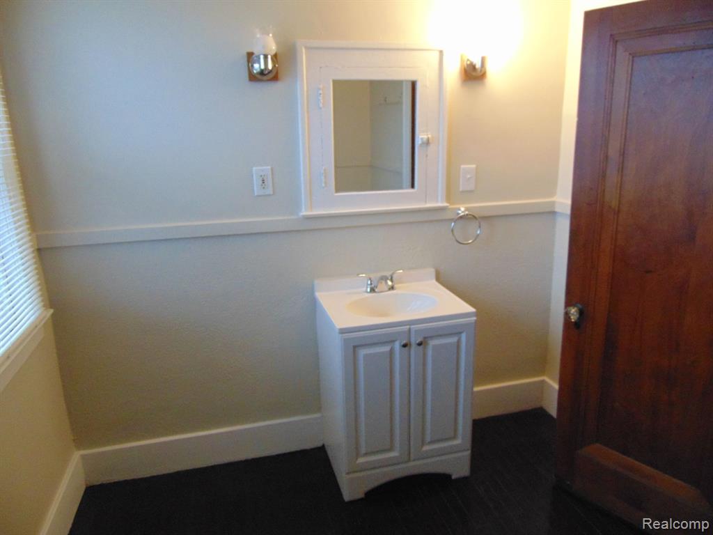15350 East 10 Mile Road, Unit 2 Eastpointe, MI 48021 - Photo 8 of 9