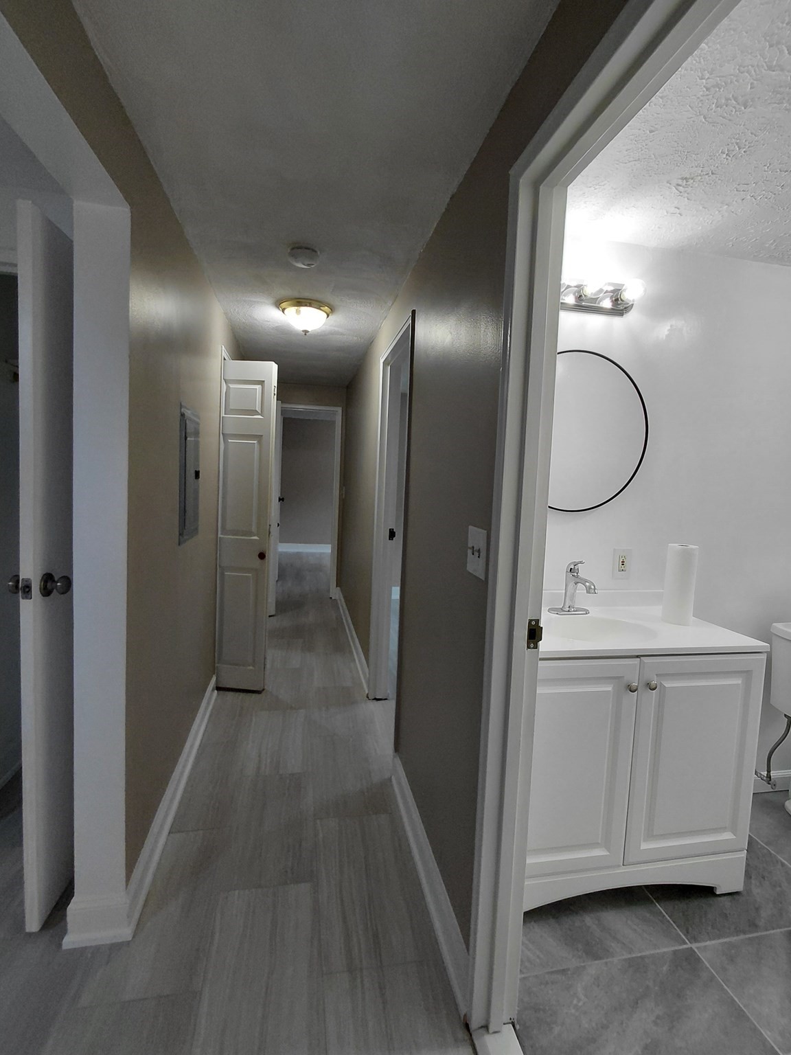 8 Walker Road, Unit 6 North Andover, MA 01845 - Photo 5 of 6 Gallery Image 5