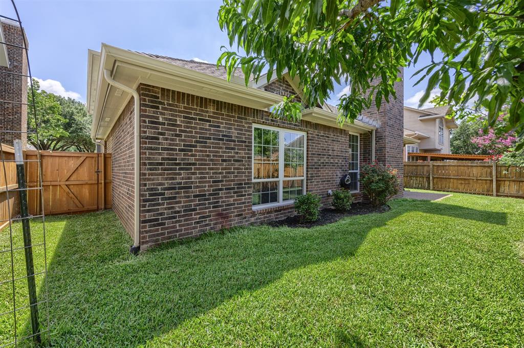 9446 Abbey Road Irving, TX 75063 - Photo 35 of 40