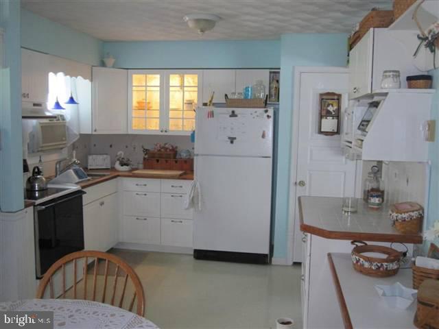 1042 Pecks Road Middletown, PA 17057 - Photo 4 of 25 Gallery Image 4