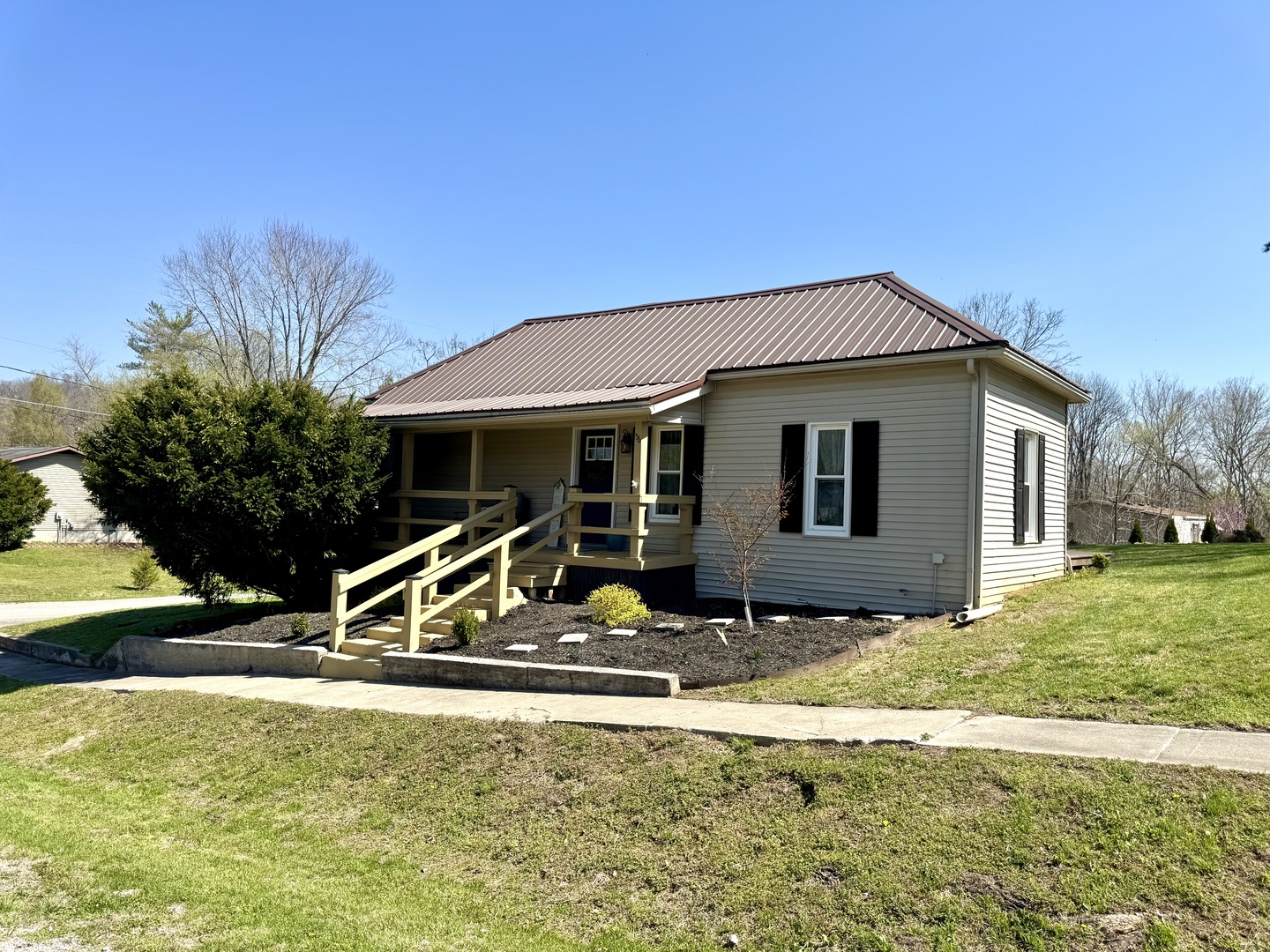 a view of a house with backyard porch and garden