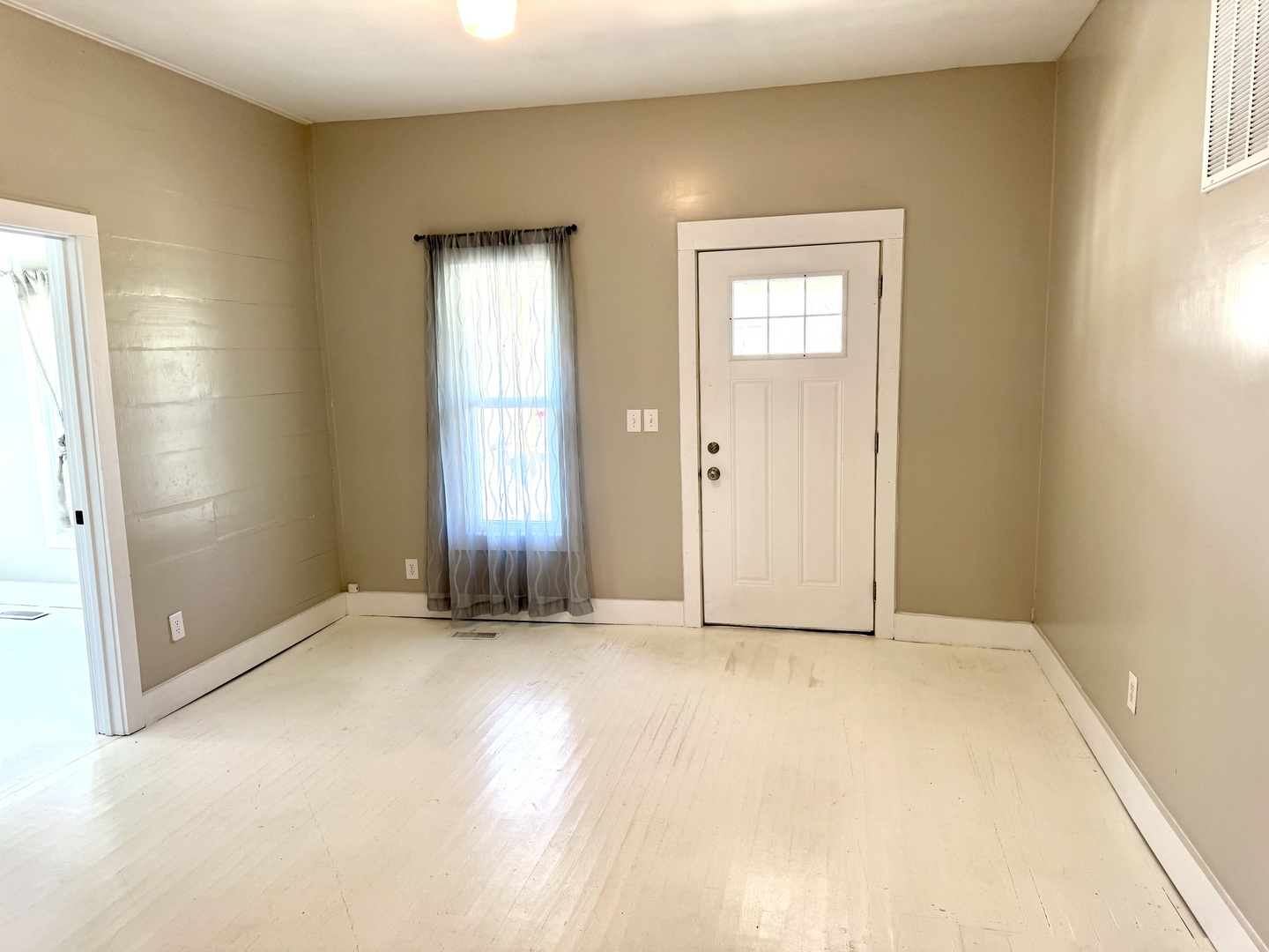 56 May Avenue Buncombe, IL 62912 - Photo 17 of 25 an empty room with windows