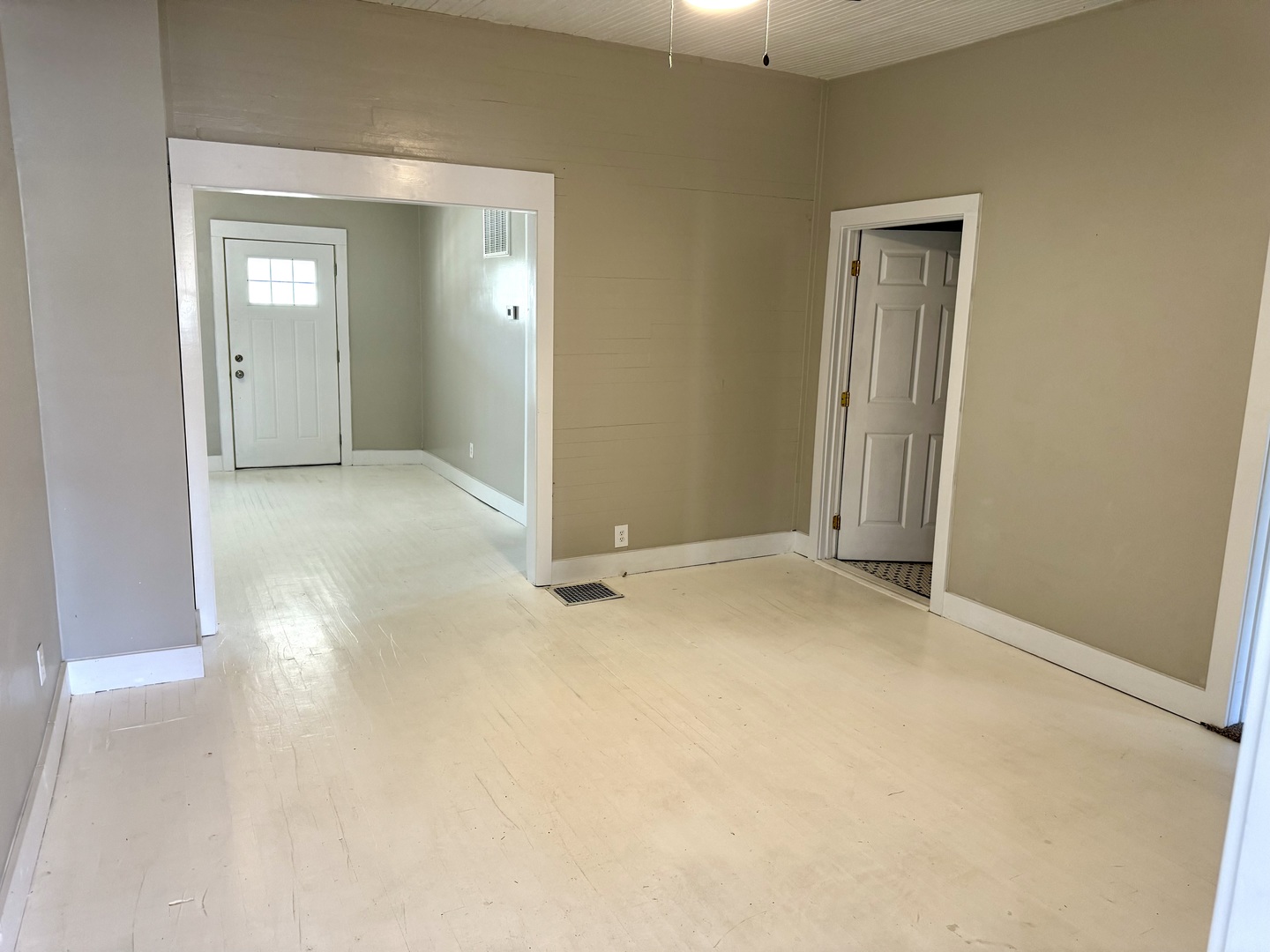 56 May Avenue Buncombe, IL 62912 - Photo 18 of 25 an empty room with closet and a bathroom