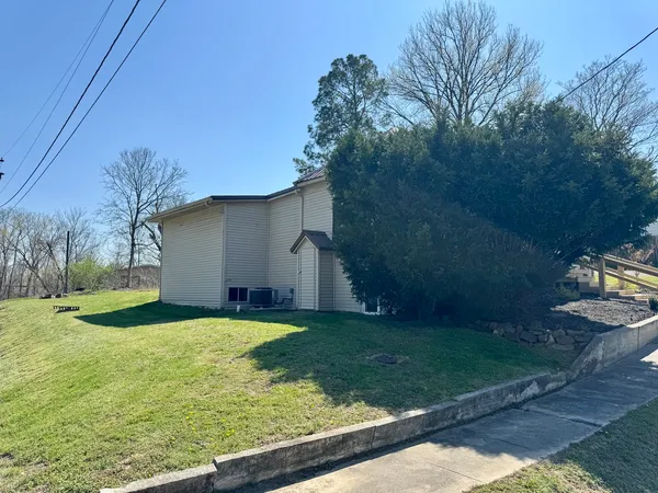 a view of a back yard of the house