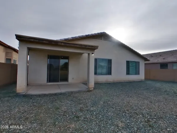a view of a house with backyard