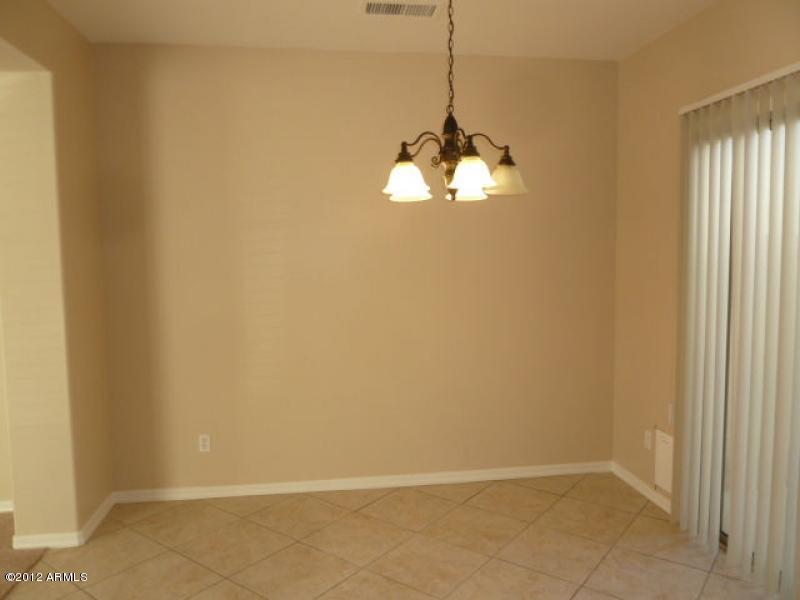 1927 West Davis Road Phoenix, AZ 85023 - Photo 3 of 13 dining