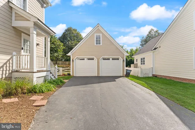 $3,800 | 708 Irvine Bank Lane, Purcellville, VA 20132