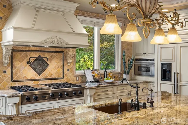 $9,950,000 | 8638 Northeast 19th Place, Clyde Hill, WA 98004