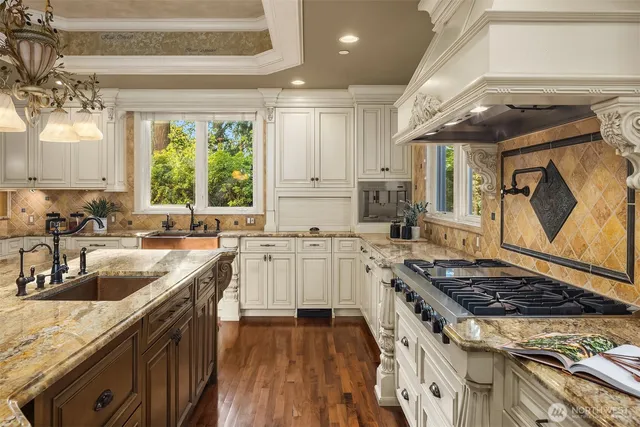 $9,950,000 | 8638 Northeast 19th Place, Clyde Hill, WA 98004