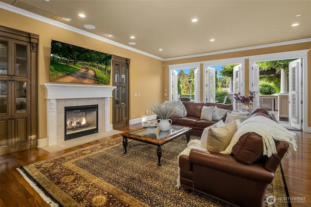 $9,950,000 | 8638 Northeast 19th Place, Clyde Hill, WA 98004