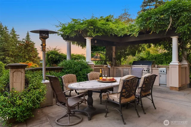 $9,950,000 | 8638 Northeast 19th Place, Clyde Hill, WA 98004