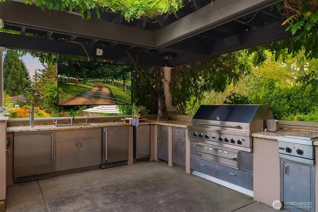 $9,950,000 | 8638 Northeast 19th Place, Clyde Hill, WA 98004