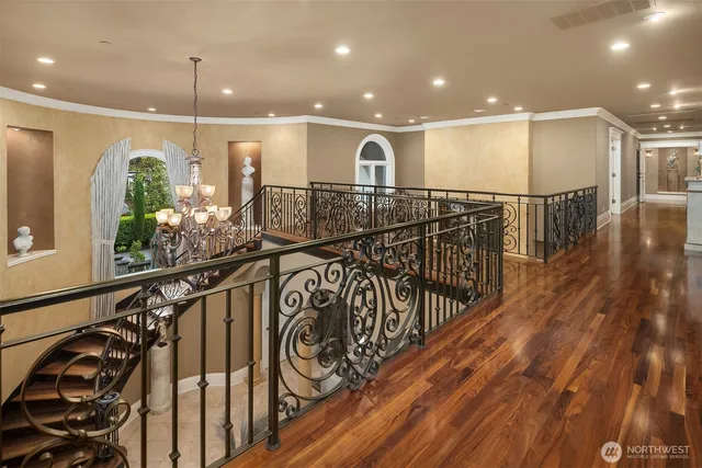 $9,950,000 | 8638 Northeast 19th Place, Clyde Hill, WA 98004