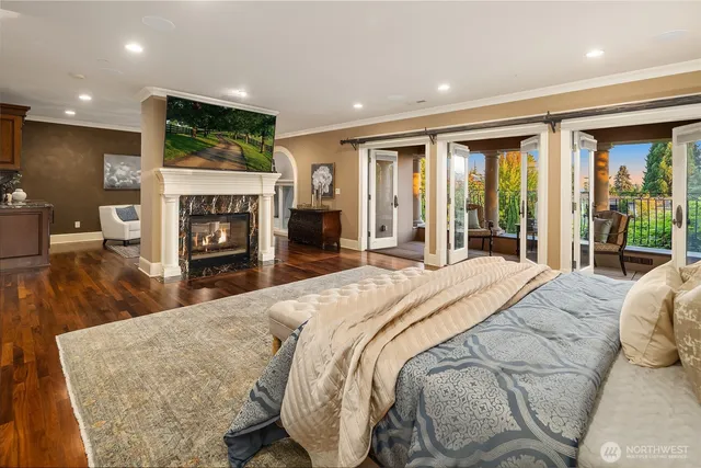 $9,950,000 | 8638 Northeast 19th Place, Clyde Hill, WA 98004