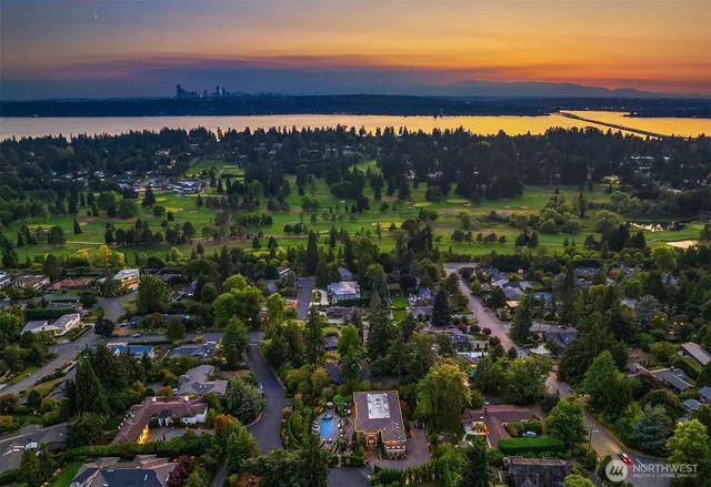 $9,950,000 | 8638 Northeast 19th Place, Clyde Hill, WA 98004