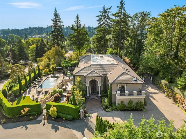 $9,950,000 | 8638 Northeast 19th Place, Clyde Hill, WA 98004
